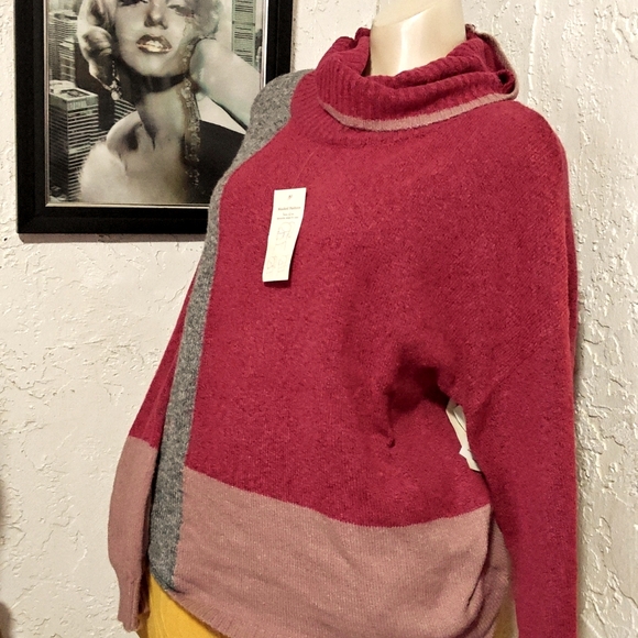 Masked Sweater - Picture 7 of 9